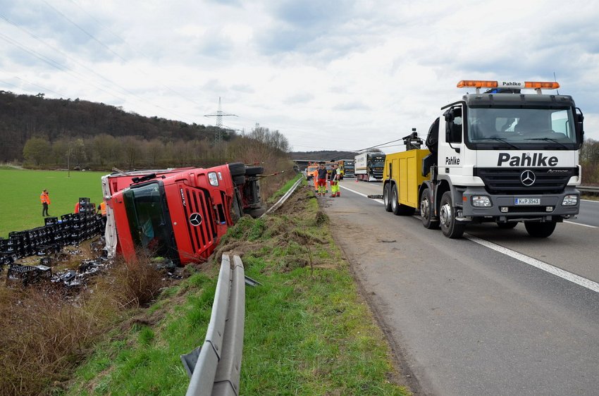 Bierlaster umgestuerzt A 3 Rich Frankfurt Hoehe AS Lohmar P075.JPG